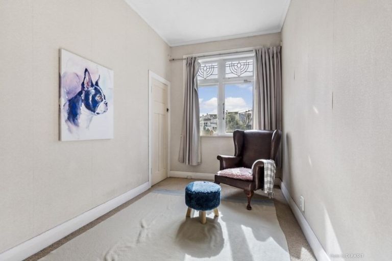 Photo of property in 38 Hawker Street, Mount Victoria, Wellington, 6011