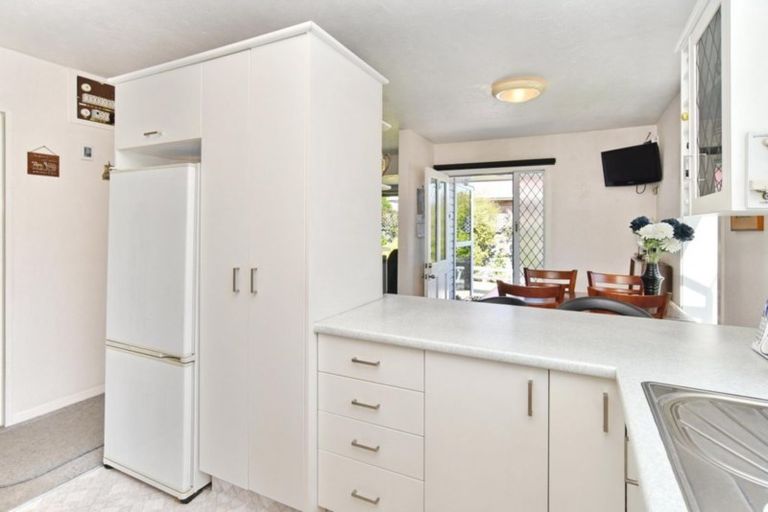 Photo of property in 22 Prestons Road, Redwood, Christchurch, 8051