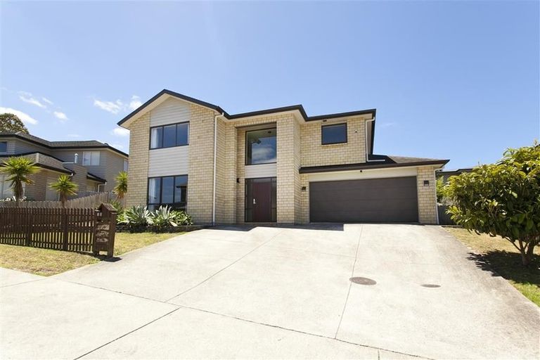 Photo of property in 13 Keating Rise, Northcross, Auckland, 0632