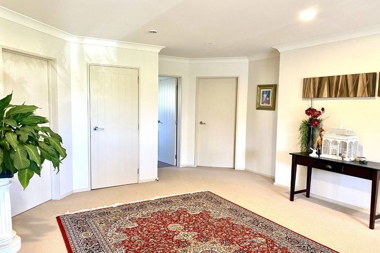 Photo of property in 13 Marbella Crescent, Oteha, Auckland, 0632