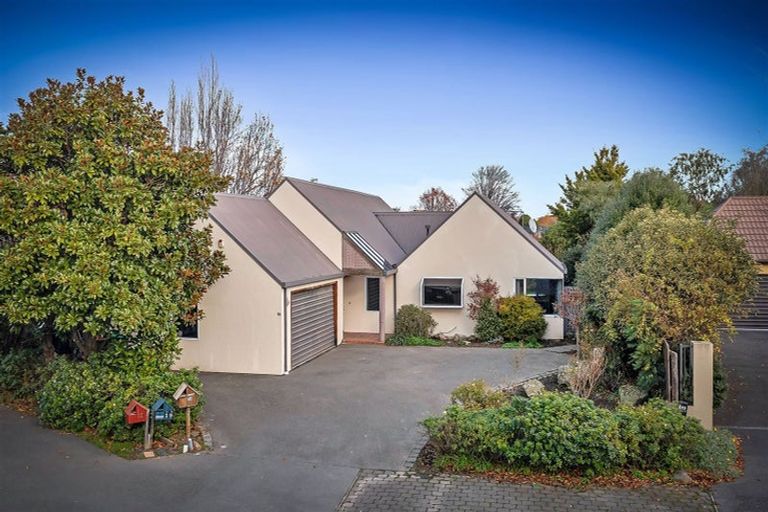 Photo of property in 14 Harrods Court, Ilam, Christchurch, 8053
