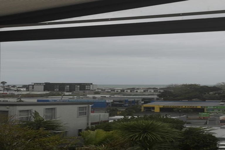 Photo of property in 1/16 Nigel Road, Browns Bay, Auckland, 0630