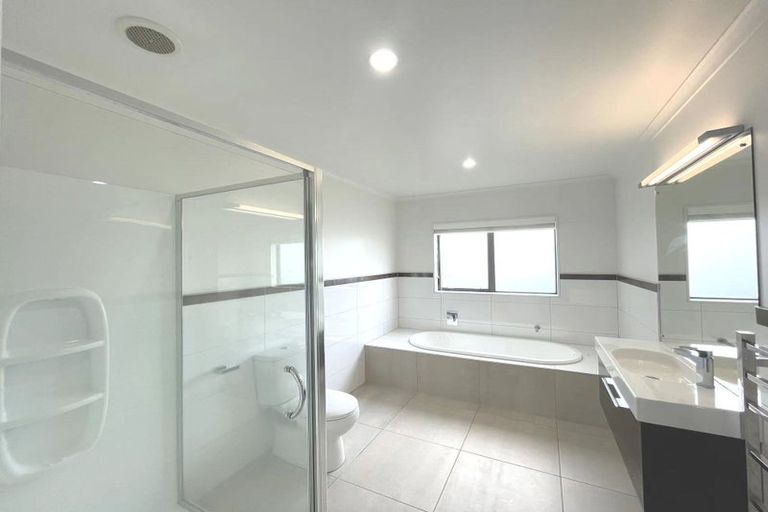 Photo of property in 3 Mccathie Drive, Flat Bush, Auckland, 2019