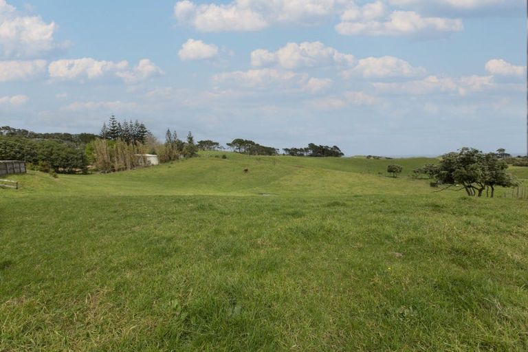 Photo of property in 106 Rehutai Road, Baylys Beach, Dargaville, 0377