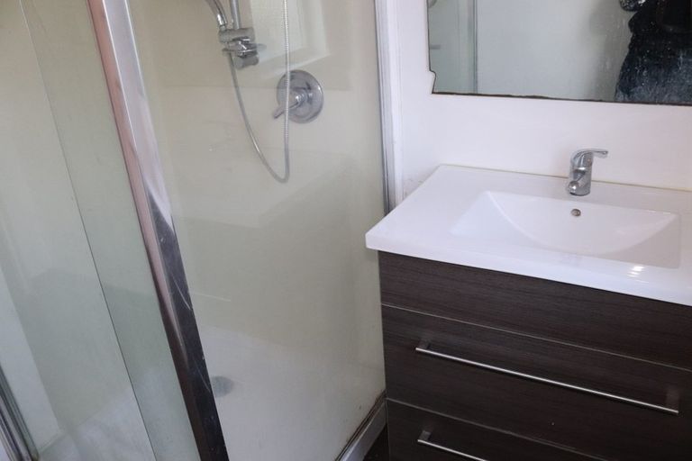 Photo of property in 27 Glenfern Road, Mellons Bay, Auckland, 2014