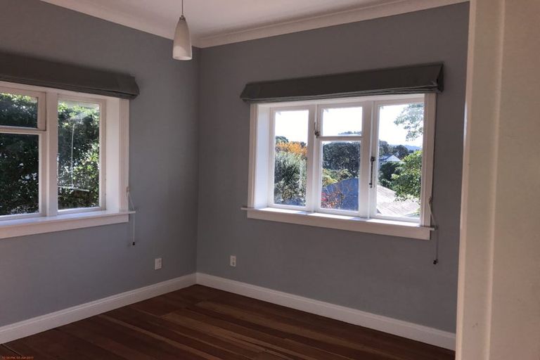 Photo of property in 30a Sutherland Crescent, Melrose, Wellington, 6023