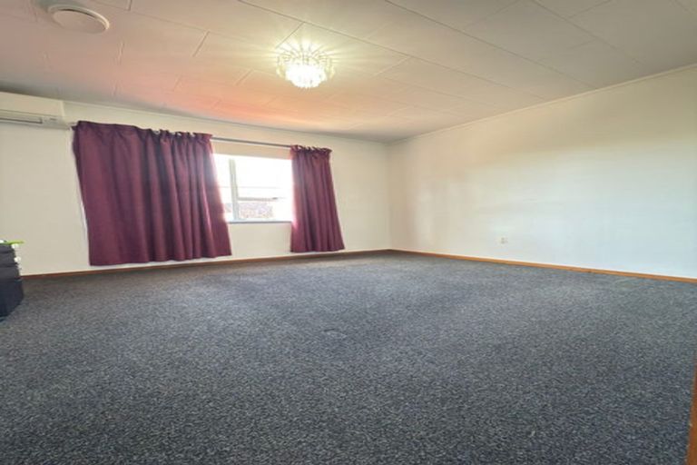 Photo of property in 15 Kereru Place, Half Moon Bay, Auckland, 2012