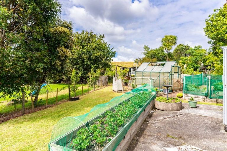 Photo of property in 16 View Street, Maungaturoto, 0520