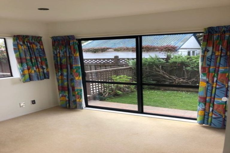 Photo of property in 2/101 Pohutukawa Street, Woburn, Lower Hutt, 5011