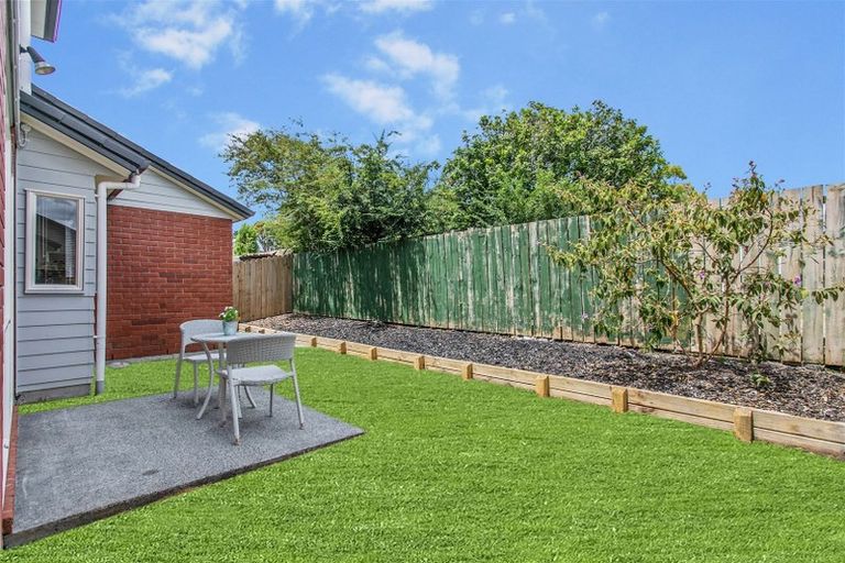 Photo of property in 34 Brashier Circle, Sunnyvale, Auckland, 0612