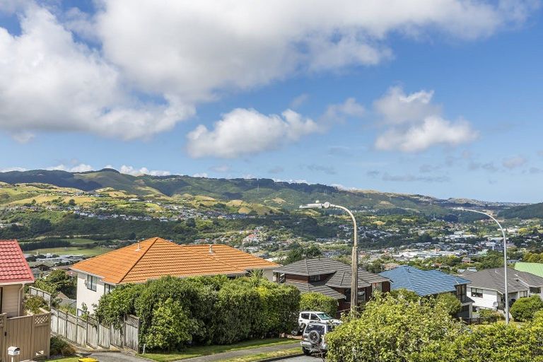 Photo of property in 16 Ordley Grove, Tawa, Wellington, 5028