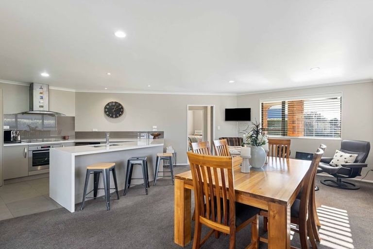 Photo of property in 6 Liberty Grove, Kelvin Grove, Palmerston North, 4414