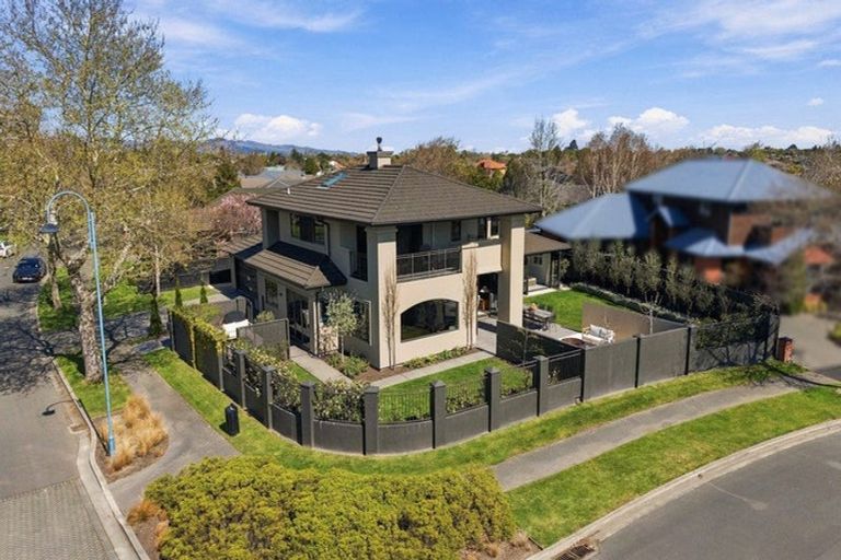 Photo of property in 40 Willowview Drive, Redwood, Christchurch, 8051