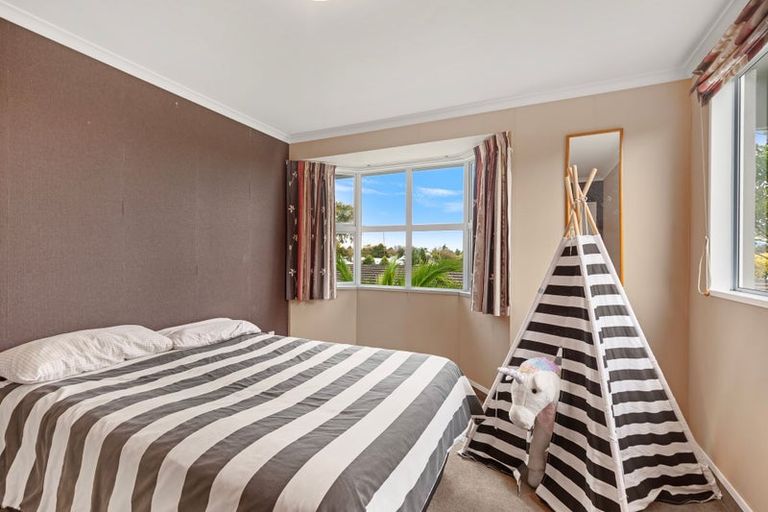 Photo of property in 52 John F Kennedy Drive, Milson, Palmerston North, 4414