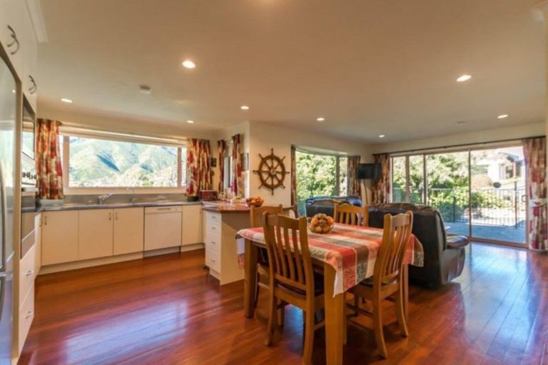 Photo of property in 14 Ranui Street, Waikawa, Picton, 7220