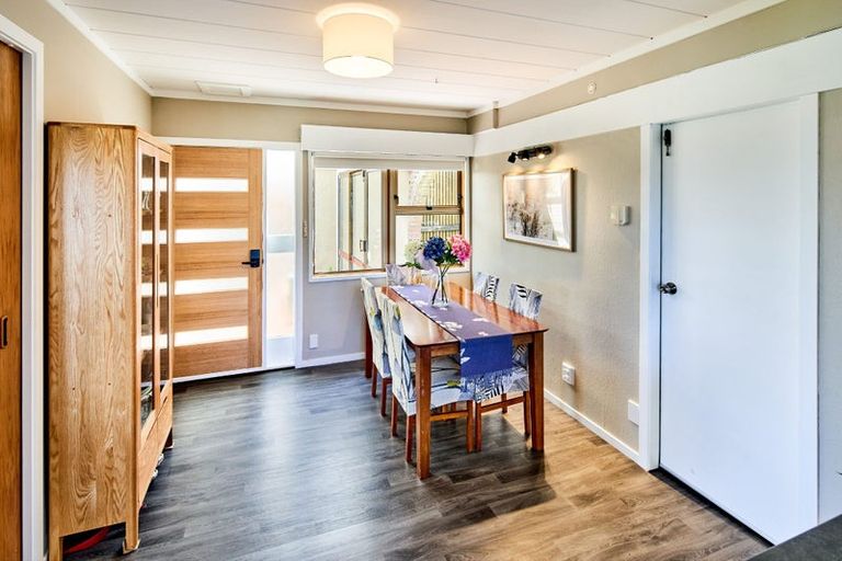 Photo of property in 33 Acacia Avenue, Maungaraki, Lower Hutt, 5010