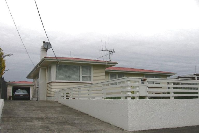 Photo of property in 39 Tararua Terrace, Cloverlea, Palmerston North, 4412