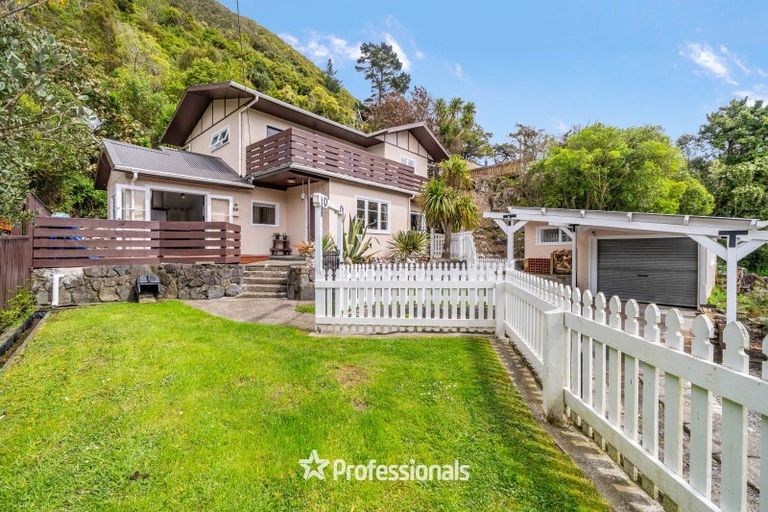 Photo of property in 8 Beechwood Lane, Te Marua, Upper Hutt, 5018