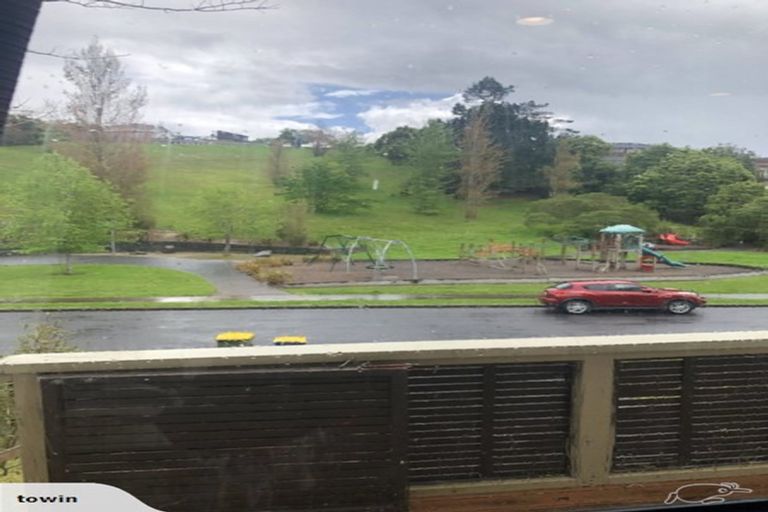 Photo of property in 48 Topliss Drive, Northcross, Auckland, 0632