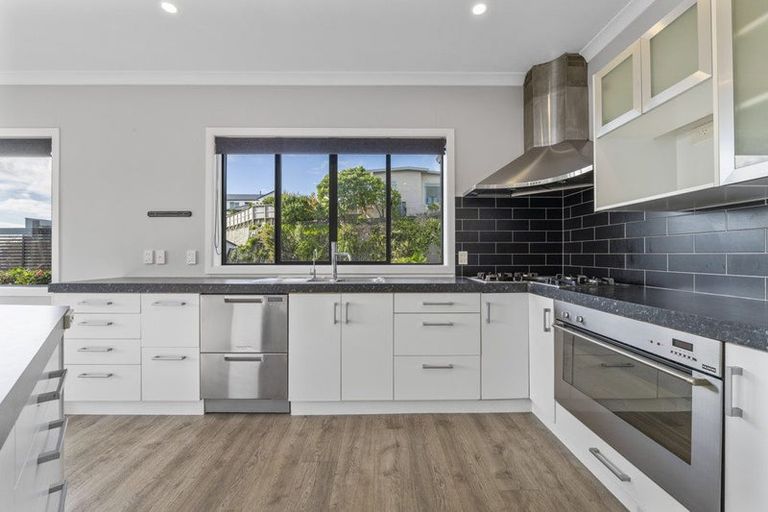 Photo of property in 195 Heta Road, Highlands Park, New Plymouth, 4312