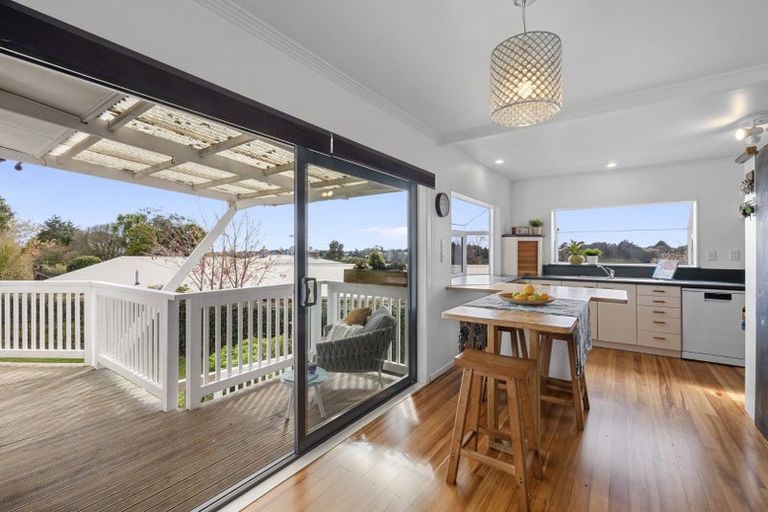 Photo of property in 18 Doralto Road, Frankleigh Park, New Plymouth, 4310