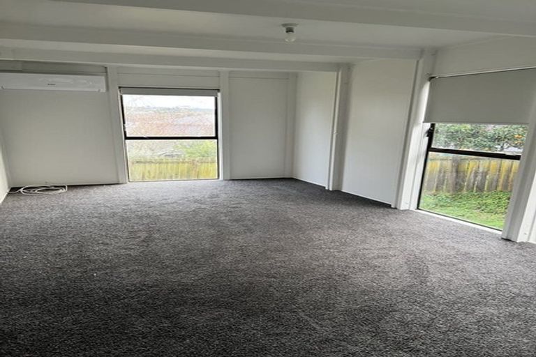 Photo of property in 15 Oreil Avenue, West Harbour, Auckland, 0618