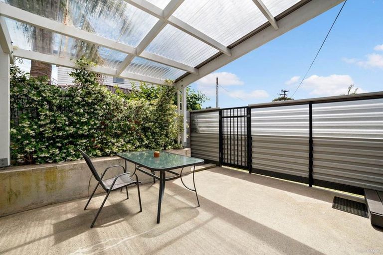 Photo of property in 3 Spargo Road, Massey, Auckland, 0614