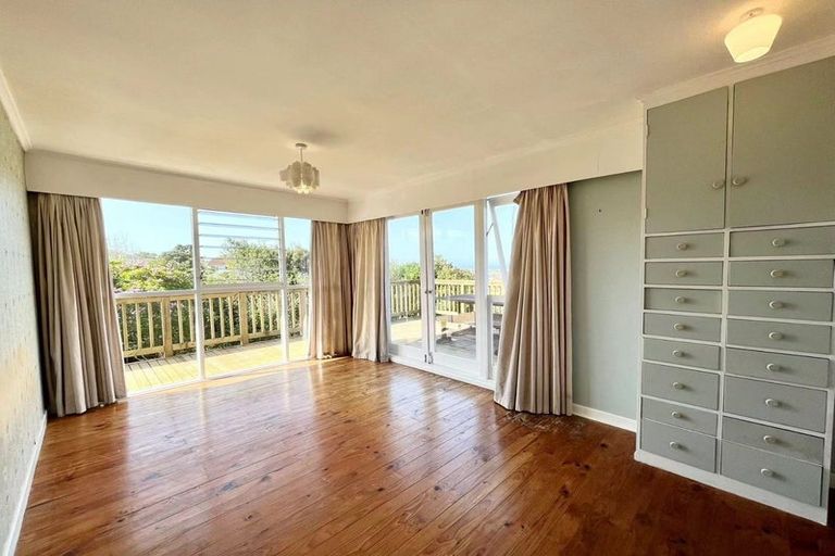 Photo of property in 114 Arran Road, Browns Bay, Auckland, 0630