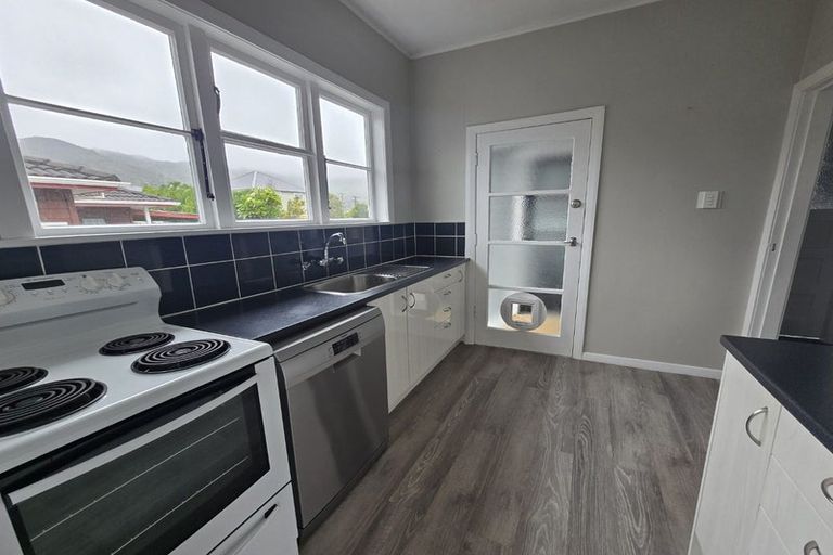 Photo of property in 10 Purser Grove, Fairfield, Lower Hutt, 5011