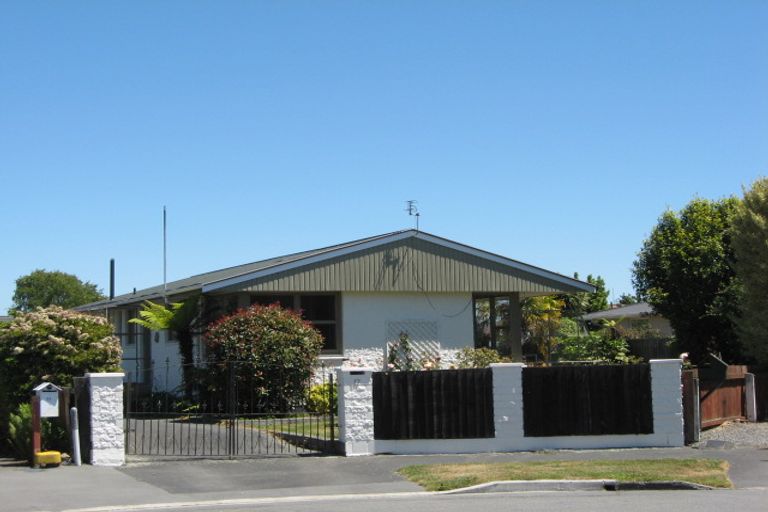 Photo of property in 12 Elder Place, Parklands, Christchurch, 8083