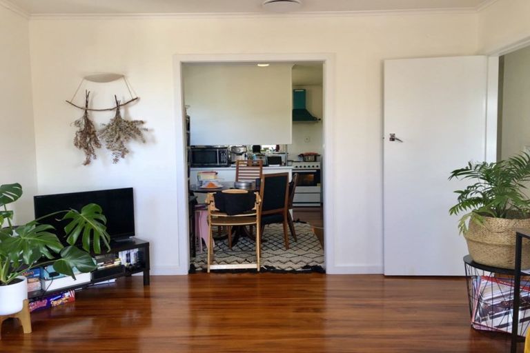 Photo of property in 19 Bruce Road, Glenfield, Auckland, 0629