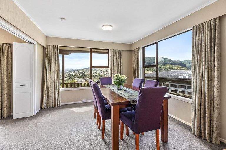 Photo of property in 27 Fyvie Avenue, Tawa, Wellington, 5028