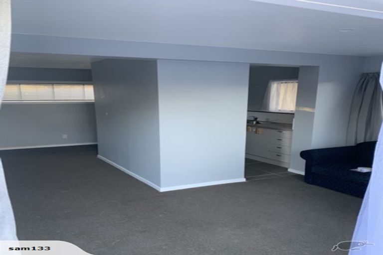 Photo of property in 2/65 Cliff View Drive, Green Bay, Auckland, 0604