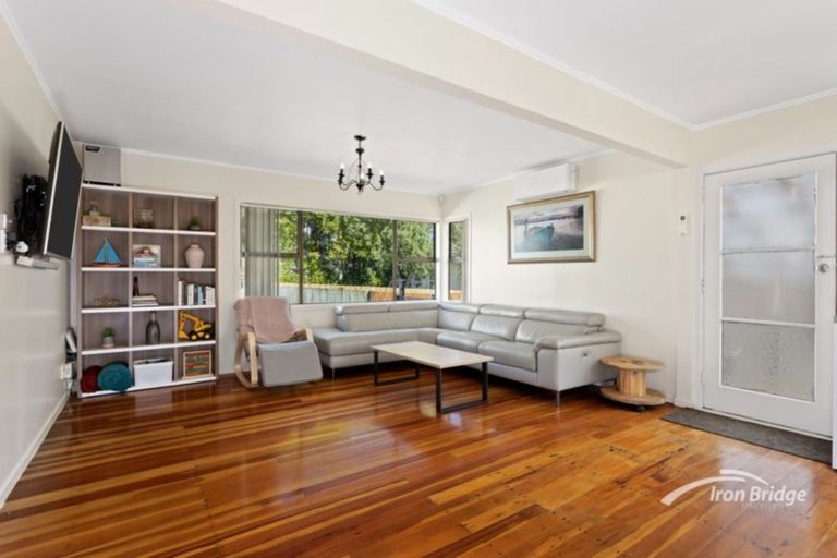 Photo of property in 5 Mavis Place, Beach Haven, Auckland, 0626