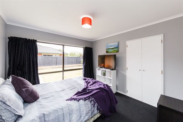 Photo of property in 77 Pacific Drive, Fitzherbert, Palmerston North, 4410