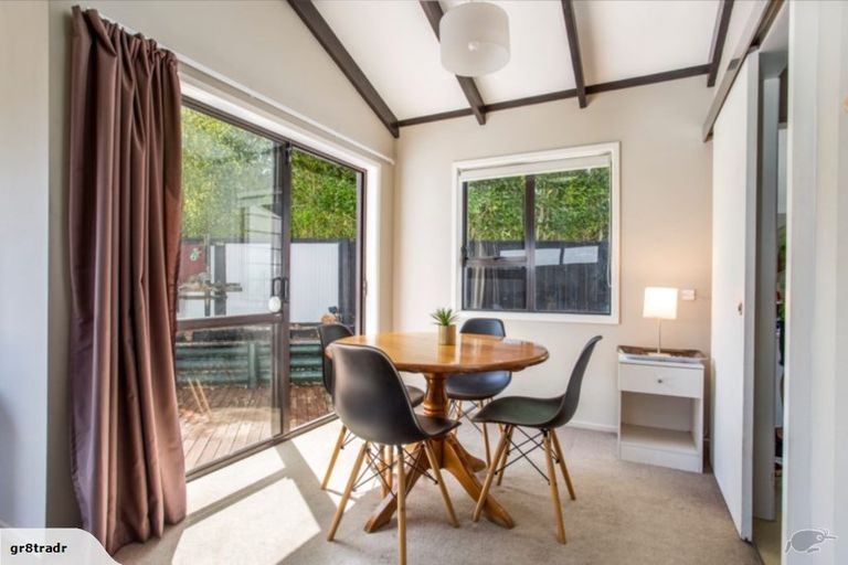 Photo of property in 1/10 Morton Avenue, Forrest Hill, Auckland, 0620