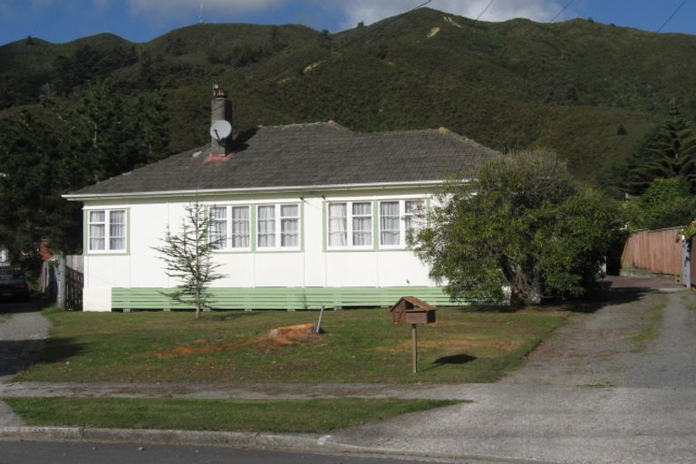 Photo of property in 7 Saxby Grove, Naenae, Lower Hutt, 5011