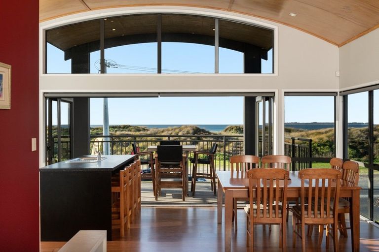 Photo of property in 908a Papamoa Beach Road, Papamoa Beach, Papamoa, 3118