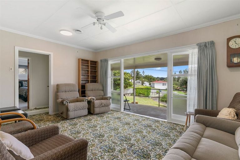 Photo of property in 16 View Street, Maungaturoto, 0520