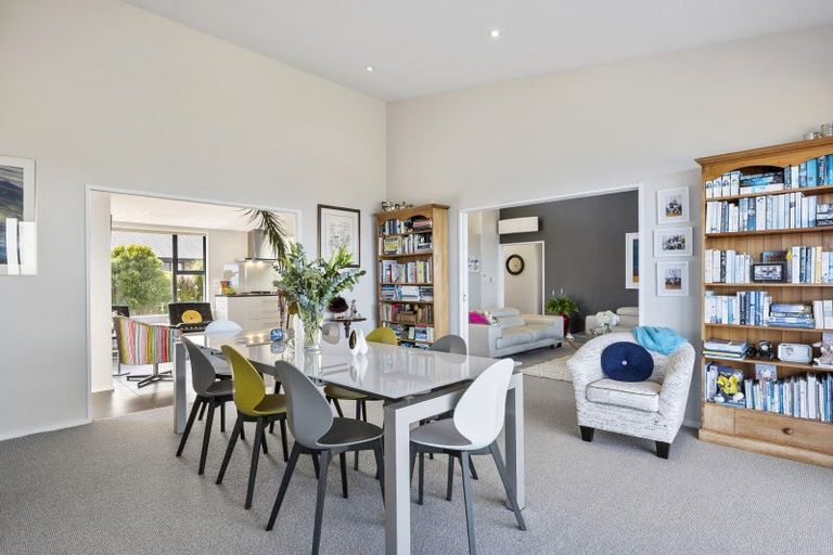 Photo of property in 25 Highgrove, Saint Clair, Dunedin, 9012