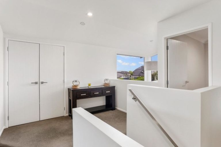 Photo of property in 9 Corsica Way, Karaka, Papakura, 2113