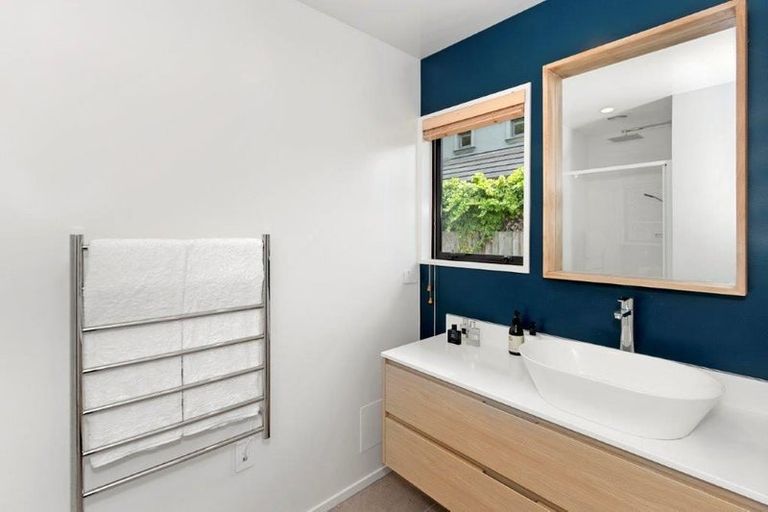 Photo of property in 4/129 Aikmans Road, Merivale, Christchurch, 8014