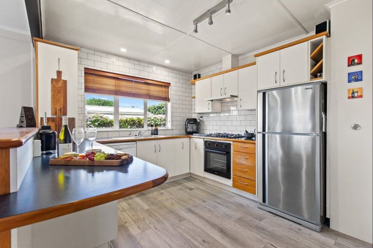 Photo of property in 118 Rua Avenue, Waitarere Beach, Levin, 5510