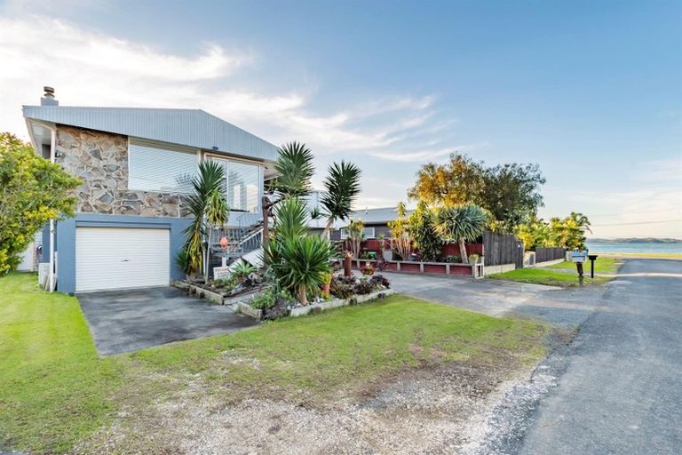 Photo of property in 3 Turei Road, Kawakawa Bay, Papakura, 2585
