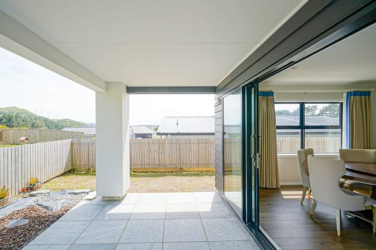 Photo of property in 18 Prestbury Grove, Churton Park, Wellington, 6037