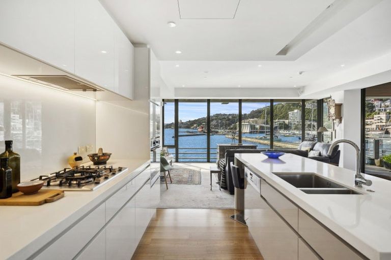 Photo of property in Clyde Quay Wharf, 1a/7 Clyde Quay Wharf, Te Aro, Wellington, 6011