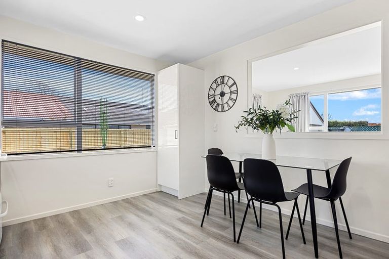 Photo of property in 2/18 Inwoods Road, Parklands, Christchurch, 8083