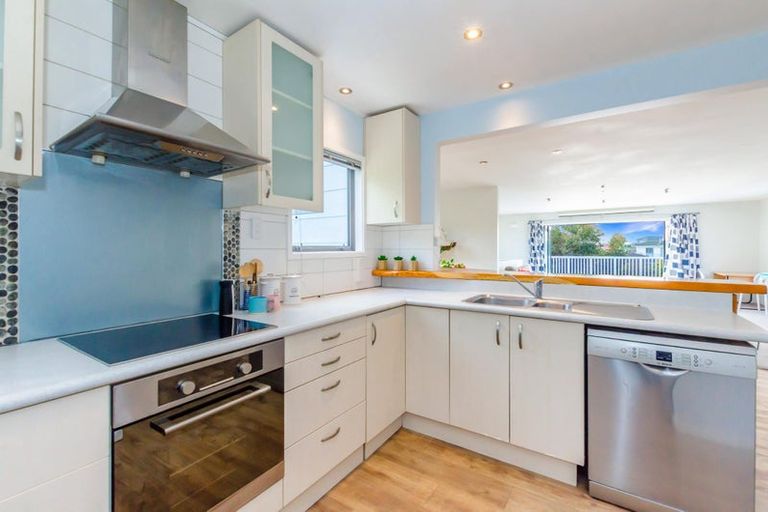 Photo of property in 11 Hicks Crescent, Waikanae Beach, Waikanae, 5036