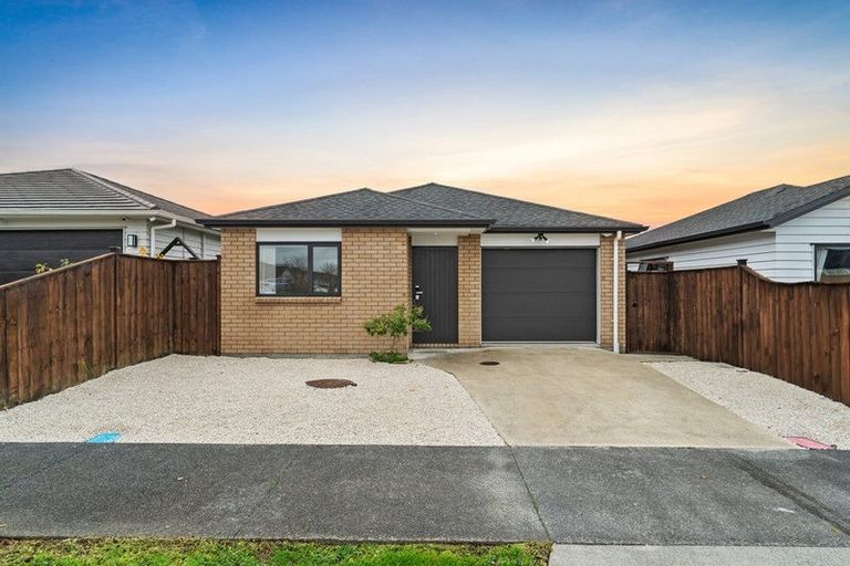 Photo of property in 41 Koroheke Road, Takanini, 2110