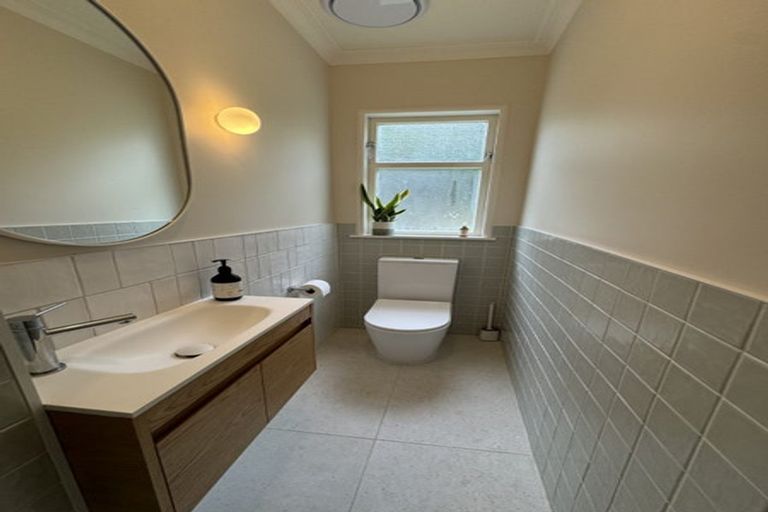 Photo of property in 143 Townsend Road, Miramar, Wellington, 6022